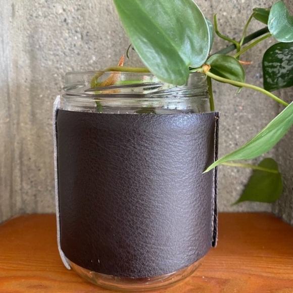 Leather Handcrafted “Fromme” Propagation Vessel - Picture 5 of 9